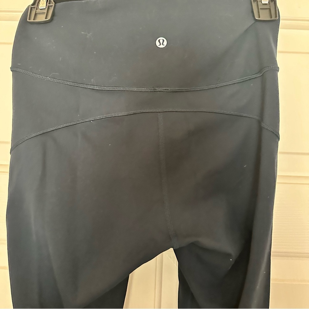 Lululemon Solid Black 7/8 Under Wunder Leggings T… - image 4